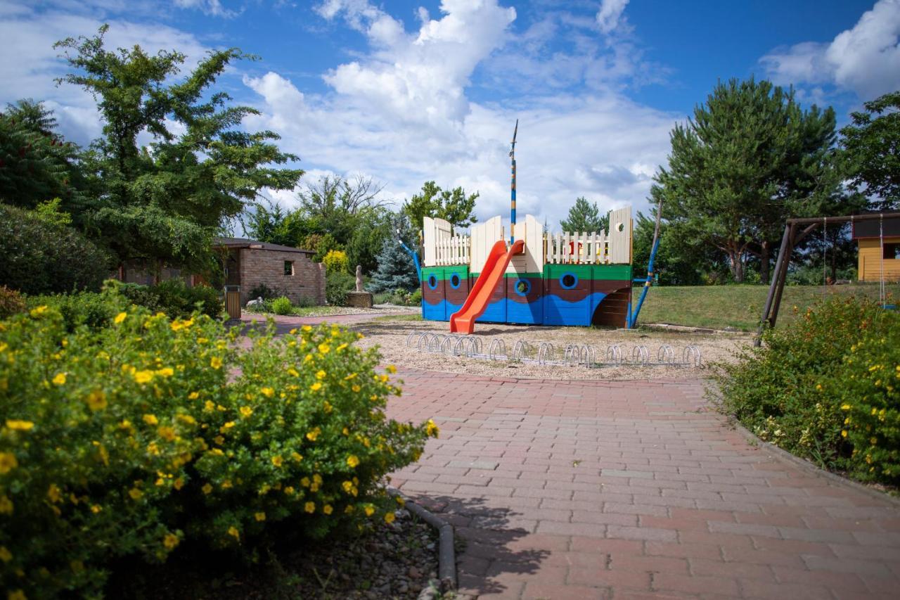 Amenity Penzion Horni Vestonice Exterior photo